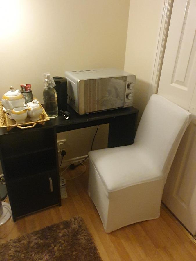 Double Size And Single Room In Barking Экстерьер фото